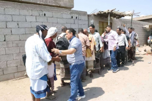 رئيس انتقالي لحج يؤدي واجب العزاء في استشهاد الجنديين مجدي أنور ورضوان فاضل