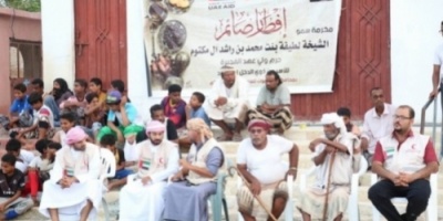 الهلال الأحمر الإماراتي يدشن مشروع إفطار الصائم بمنطقة الريان بالمكلا