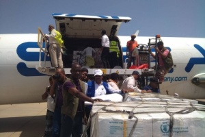 وصول طائرة مساعدات إغاثية كويتية إلى سقطرى