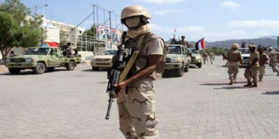 قوات الحزام الأمني تضبط شحنة أسلحة قادمة من مأرب الى عدن والداخلية اليمنية تطالب الافراج عنها
