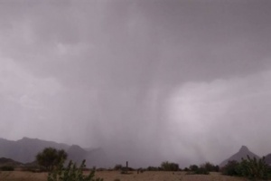 هطول أمطار على مناطق متفرقة في وادي بيحان غرب شبوة 