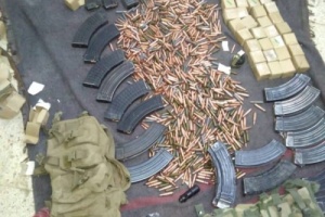 نقطة امنية تابعة لقوات النخبة الشبوانية تضبط اسلحة مهربة إلى مدينة عتق