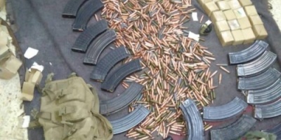نقطة امنية تابعة لقوات النخبة الشبوانية تضبط اسلحة مهربة إلى مدينة عتق