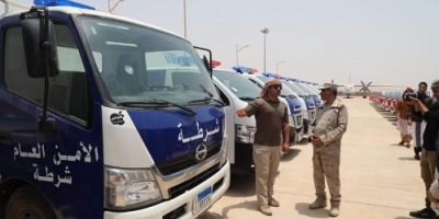 المحافظ البحسني يتسلم مركبات ومعدات لأمن ساحل حضرموت مقدمة من دولة الإمارات العربية المتحدة