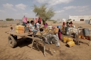 الهلال الأحمر الإماراتي يدشن مشروعات مياه عملاقة لإغاثة أهالي الحديدة