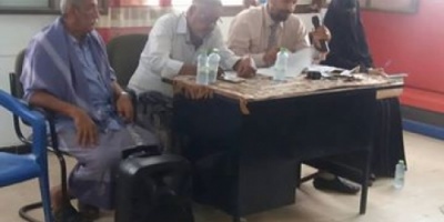  مدير تربية الشيخ عثمان يعقد اجتماع بمدراء المدارس بالمديرية 