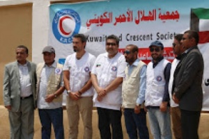 هلال الكويت يوزع مساعدات غذائية لـ5 آلاف أسرة نازحة في الحديدة