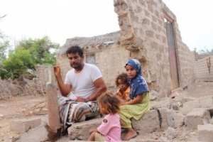 مأساة عائلة يمنية فقدت ابنها وبيتها بمقذوفات الحوثيين