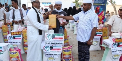 حملة الكويت إلى جانبكم تنفذ حملة إغاثية وإيوائية للنازحين في أبين