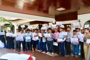 طلاب اليمن بماليزيا ينظمون وقفة احتجاجية للمطالبة بحقوقهم القانونية
