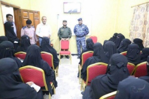 المدير العام للأمن والشرطة بساحل حضرموت يدشن الدورة التدريبية الأولى للشرطة النسائية بالمكلا