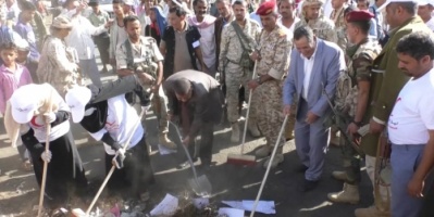الهلال الاحمر الاماراتي يدشن "حملة نظافة" في مديرية المعافر بمحافظة تعز
