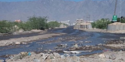 مواطنون،: مياه المجاري تغرق مديرية لودر في ابين 