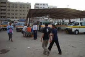 عدن : مواطنون يطالبون بخفض اجور المواصلات العامة 