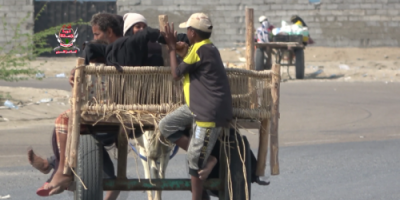 بتزامن مع مشاورات السويد نزوح جماعي للعائلات من حي منظر بالحديدة بسبب قصف الحوثيين لمنازلهم