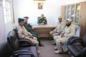 مدير عام شرطة المهرة يلتقي افراد نقطة الانفاق ويكافأهم بمبلغ نصف مليون 