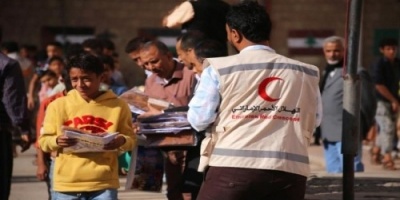 الهلال الأحمر الإماراتي يوزع أكثر من 8 آلف زي مدرسي في تعز
