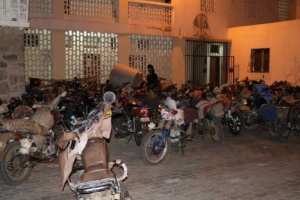 السلطة المحلية في الشيخ عثمان بعدن  مستمرة في حملة الدراجات النارية 