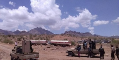 الأحمر يضغط على محافظة شبوة للإفراج عن مهربي مشتقات نفطية يتورط بها مسؤولين كبار