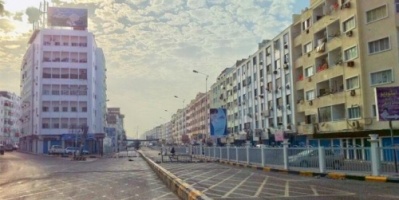 عقب اتفاق بين أسرة الشهيد دنبع والسلطات الأمنية .. عودة الهدؤ إلى الشارع الرئيسي في المعلا 