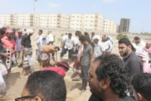 المئات يشيعون جثمان شهيد الوطن اللواء عبدالقادر العمودي إلى مثواة الأخير بمقبرة أبوحربة