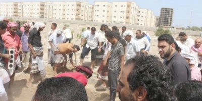 المئات يشيعون جثمان شهيد الوطن اللواء عبدالقادر العمودي إلى مثواة الأخير بمقبرة أبوحربة