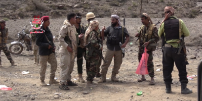 قائد اللواء الرابع عمالقة يزور الخطوط الأمامية لجبهة مريس شمال محافظة الضالع 