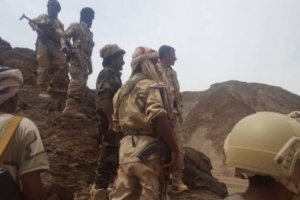 قائد اللواء السابع يتفقد المواقع والنقاط العسكرية للنخبة الشبوانية بمرخة العليا