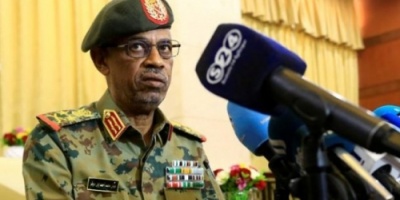 مجلس عسكري لإدارة السودان وتعطيل الدستور وانتقالية من عامين