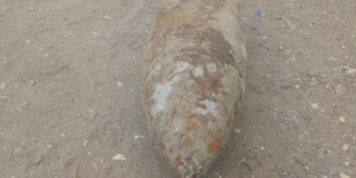 الفرق الهندسية لألوية العمالقة تفكك قذائف صاروخية من مخلفات الحوثي في الحديدة