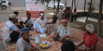 دولة الإمارات تبدأ حملة توزيع وجبات "إفطار صائم" في المحافظات المحررة