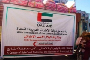 الهلال الأحمر الأماراتي يسير  قافلة غذائية وايوائية الى الضـالع