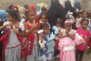 حلف أبناء يافع يواصل توزيع الكسوة العيدية في لحج لليوم الثاني على التوالي