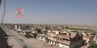 مليشيات الحوثي تواصل قصف الأحياء السكنية في مدينة حيس