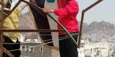 امتثالا لتوجيهات الرئيس الزبيدي  ...نقابة موظفي البنك المركزي تدشن رفع علم الجنوب 