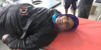 قذيفة حوثية تقتل إمرأة وتصيب 4 آخرين من أسرة واحدة بجروح في حيس بالحديدة