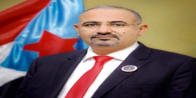 يحي غالب يشيد بالرئيس الزبيدي ويصف الشرعية بدخان سليط حارق 