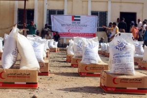 الإمارات تقدم مساعدات غذائية لأهالي حجر بالضالع استفاد منها 1500 أسرة