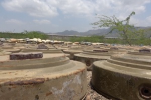 الفرق الهندسية لنزع الألغام تفكك الألغام التي زرعها الحوثيين في منازل المواطنين في الحديدة