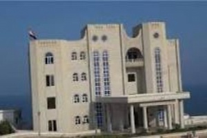 عدداً من قيادات الأخوان بحكومة الشرعية تغادر صوب مأرب .