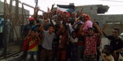 لجنة الطوارئ بالانتقالي تعيد النور لمنطقة المحاريق في الشيخ عثمان 