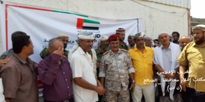 محافظ الضالع يدشن توزيع السلال الغذائية لأسر الشهداء
