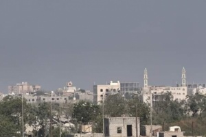 مليشيات الحوثي تشن قصف مدفعي وصاروخي على مدينة حيس