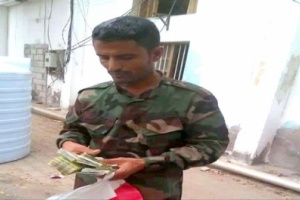 تعرف على ملابسات القبض على عصابة تزوير العملة اليمنية في عدن ( تفاصيل ) 