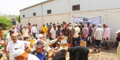 هلال #الامارات يوزع 1800سله غذائية لأسر شهداء #الضالع