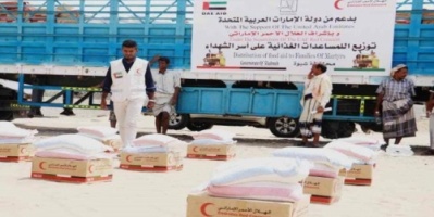 “الهلال الأحمر” يواصل تسيير قوافل إغاثية لأسر شهداء في محافظة شبوة