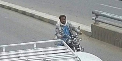 سائق دراجة يسرق ثلاثة مليون ريال من فتاة ويلوذ بالفرار في صنعاء ( تفاصيل ) 