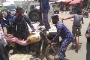 شرطة النجدة تنفذ حملة لأصحاب الدراجات النارية والباصات المخالفة وسط سوق #زنجبار