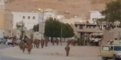 عقب لقاء المكلا التشاوري... الاحمر يرسل تعزيزات من مأرب للوادي ويهدد بمواجهة إرادة الحضارم ( تقرير)