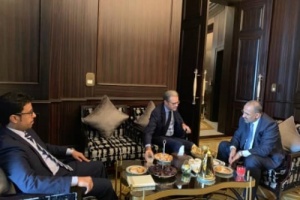 الرئيس القائد عيدروس الزُبيدي يلتقي السفير الفرنسي لدى اليمن